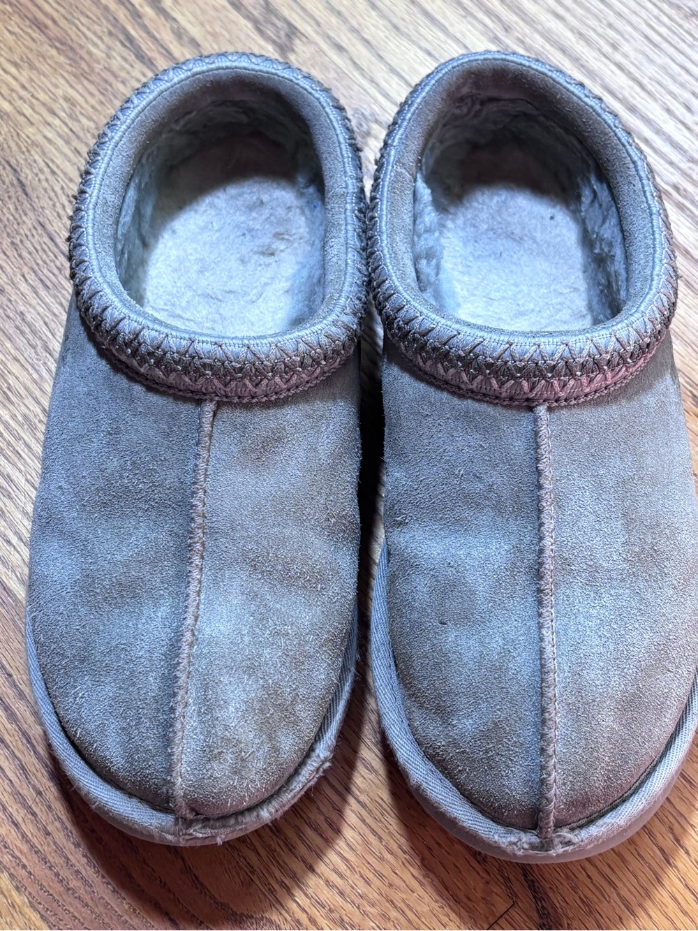 UGG Women’s 8 Suede Shearling Clog Slippers Taupe Cozy Slip On